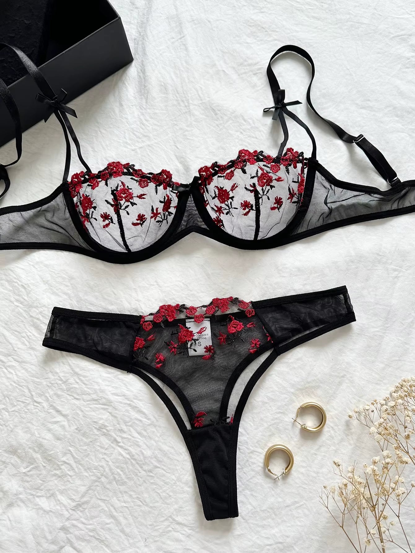 New Sexy Lace Floral Lingerie Set Women'S Underwear Transparent Bra Party Sets Lace Lingerie Bra Set Underwear Set S-XL Size