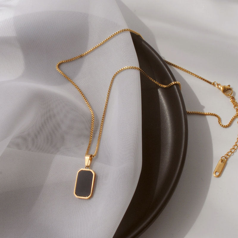Fashion Small Black Brand Titanium Steel Necklace Women's All-match Light Luxury High-end Sense European And American Niche Design Sense 18K Gold Not Fading