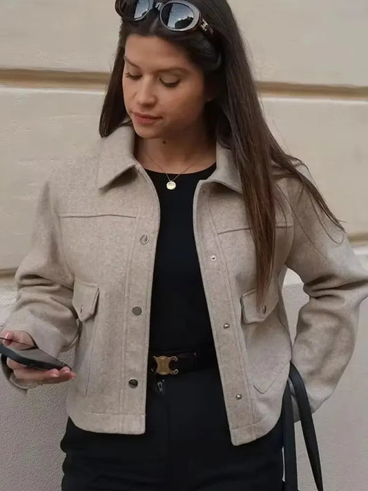 Adora Milano Giacchetto da Donna Autunno Monocolore con Bottoni e Tasche Frontali a Maniche Lunghe