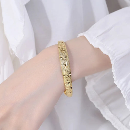Adora Milano Damenarmreif aus reinem Gold, glattes, glänzendes Design, elegant und luxuriös, strahlt Eleganz aus
