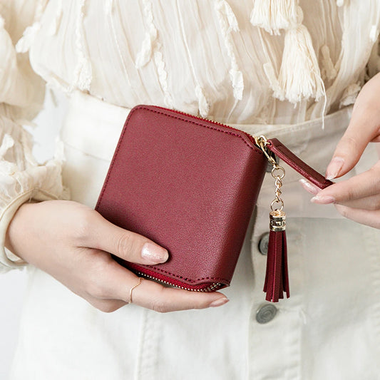 Borsa quadrata da donna Adora Milano con cerniera e frange, porta tessere corto, porta carte semplice