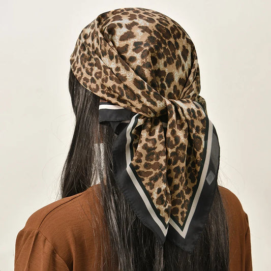 Sciarpa Quadrata Stampa Leopardo Adora Milano da Donna, Fasce per Capelli in Raso Effetto Seta, Accessori Moda per Capelli